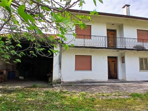 Casa indipendente in aperta campagna